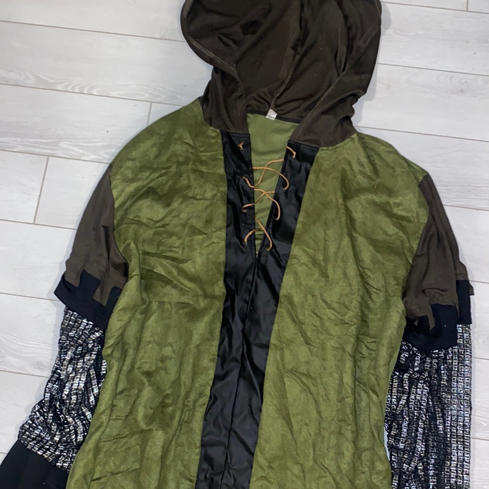 XL shirt, Halloween costume